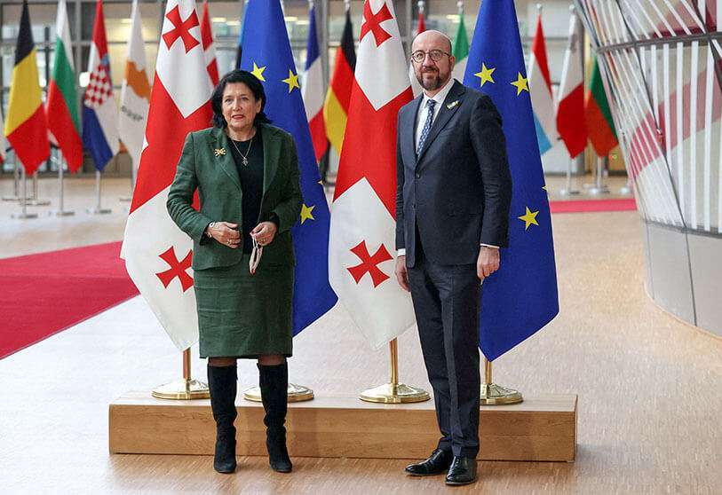La presidenta de Georgia, Salomé Zourabichvili, se reúne con el presidente del Consejo Europeo, Charles Michel, en Bruselas, el 1 de marzo de 2022 AFP/FRANCOIS WALSCHAERTS