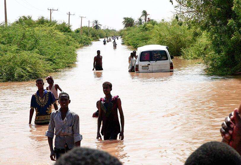 Carretera inundada en la aldea de Wad Ramli, en las orillas orientales del río Nilo, el 26 de agosto de 2019