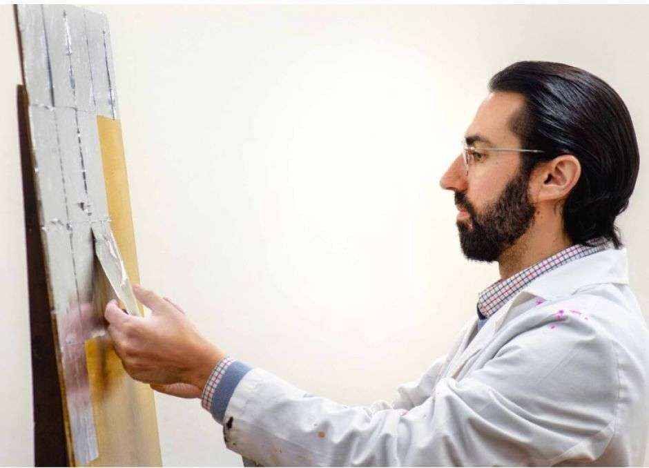 José Carlos Villarejo trabaja en su taller de Córdoba.