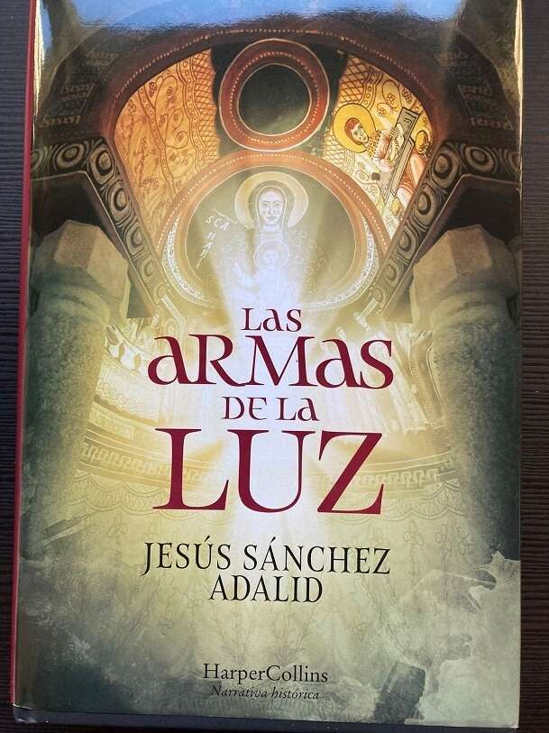 las-armas-de-la-luz-sánchez-adalid