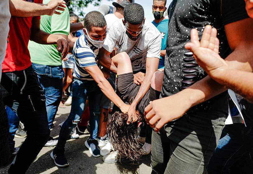 manifestaciones-cuba-protestas-policia