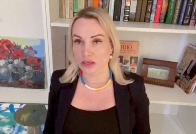 Marina Ovsyannikova, habla en una declaración grabada antes de sostener un cartel contra la guerra en directo, en esta captura tomada de un vídeo subido el 14 de marzo de 2022 PHOTO/Marina Ovsyannikova via REUTERS