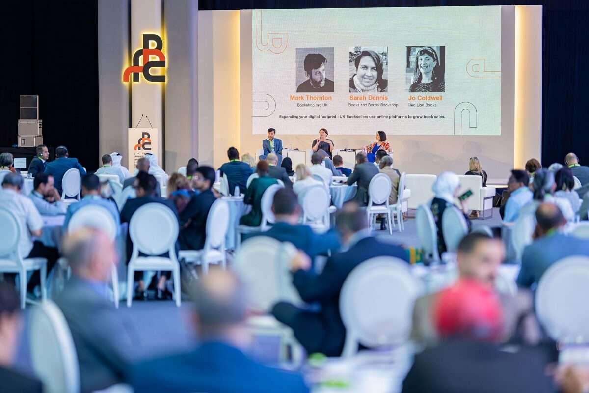 mark-thornton-sarah-dennis-jo-coldwell-conferencia-internacional-libreros-sharjah-emiratos