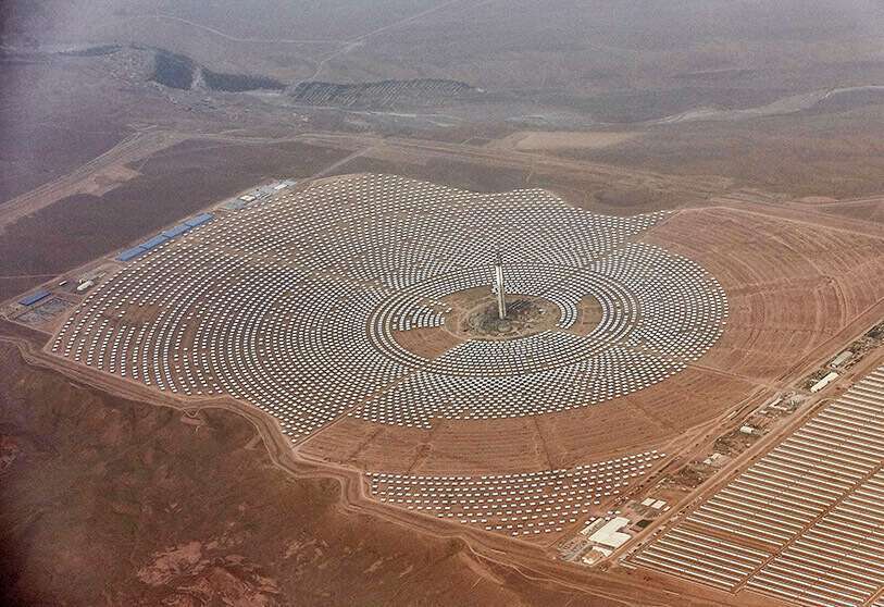 Vista aérea de la planta de energía solar Noor 3 de Marruecos