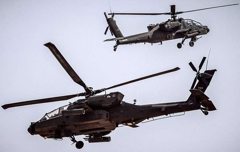  marruecos-estados-unidos-helicoptero-apache-vuelo-ejercicio-militar