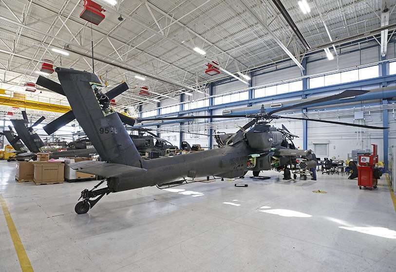  marrueocs-estados-unidos-helicptero-apache-aerodromo-reparacion-taller