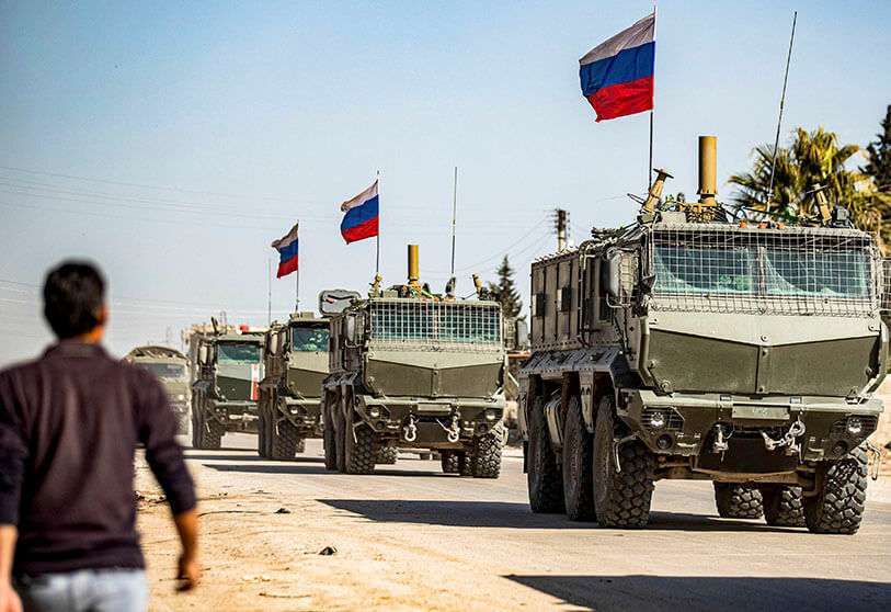 Vehículos militares rusos en la ciudad de Tal Tamr, Siria AFP/DELIL SOULEIMAN