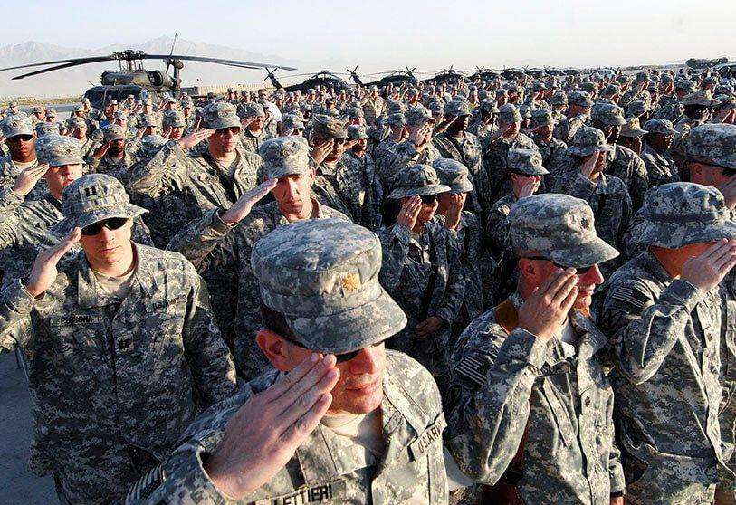 Soldados estadounidenses forman en la base de Bagram, a 70 kilómetros al norte de Kabul (Afganistán)