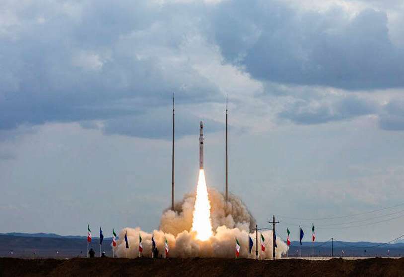 AFP PHOTO / IRAN'S REVOLUTIONARY GUARD VIA SEPAH NEWS – Lanzamiento del lanzador de satélites Ghaem-100