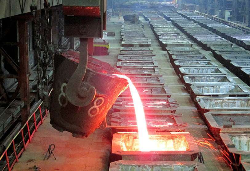 Níquel fundido en la empresa Norilsk Nickel en la ciudad ártica de Norilsk REUTERS/POLINA DEVITT