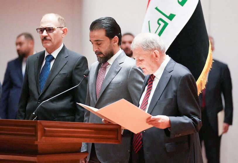  Oficina de prensa del Parlamento iraquí vía REUTERS - Abdul Latif Rashid jura su cargo frente a los legisladores iraquíes en Bagdad, Irak, el 13 de octubre de 2022