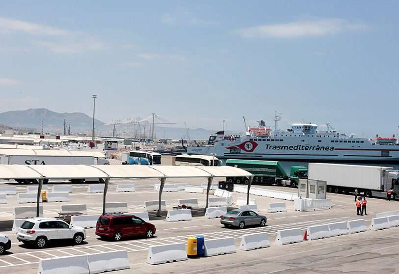  Un ferry atracado en el puerto de contenedores Tanger-Med en Ksar Sghir PHOTO/REUTERS