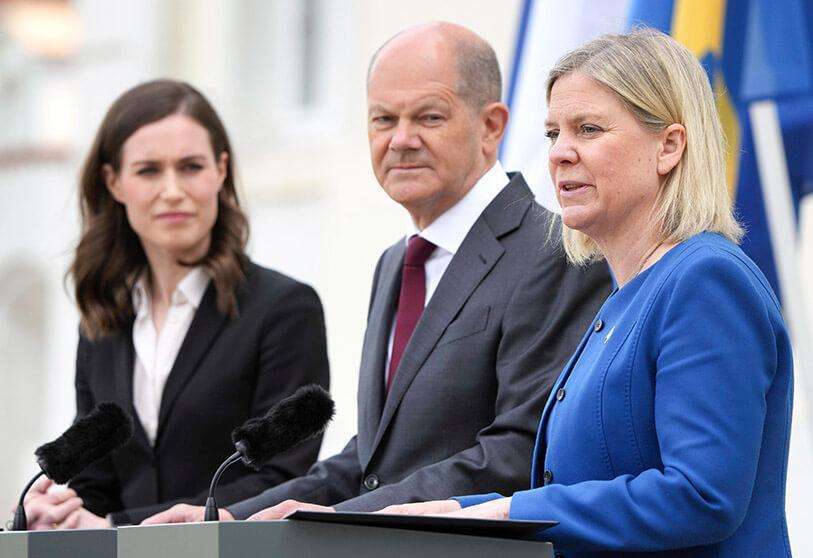 La primera ministra finlandesa, Sanna Marin, el canciller alemán, Olaf Scholz, y la primera ministra sueca, Magdalena Andersson