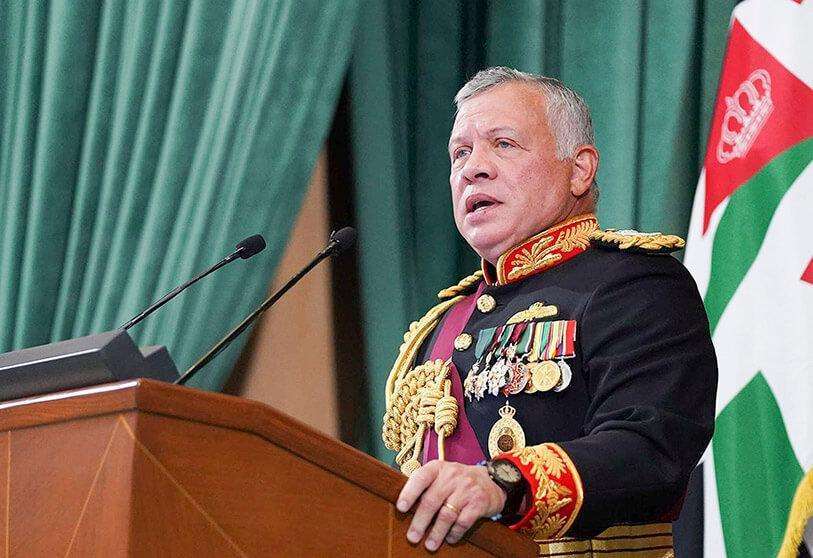 AFP PHOTO / JORDANIAN ROYAL PALACE / YOUSEF ALLAN - El rey Abdalá II de Jordania inaugurando la 19ª sesión no ordinaria del Parlamento en Ammán, el 10 de dicimebre de 2020