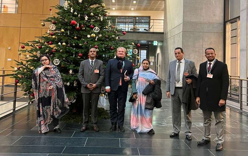saharauis-bundestag-arbol (rec) (1)