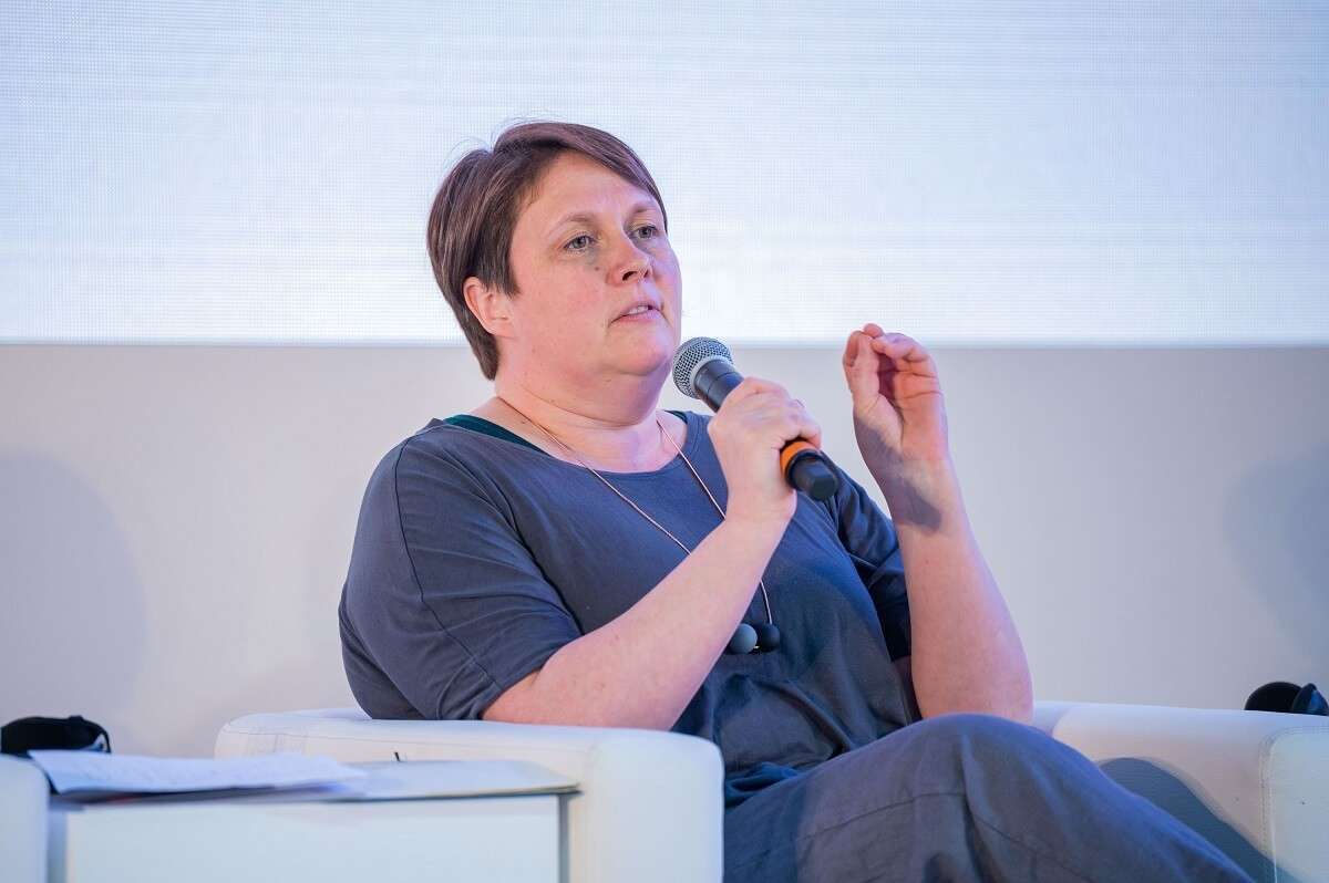sarah-dennis-conferencia-internacional-libreros-sharjah-emiratos