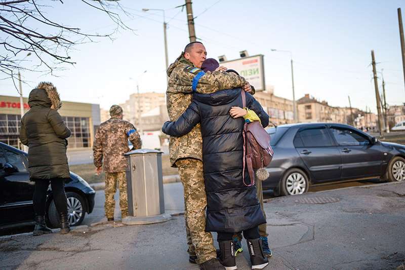 soldado-ucrania-refugiados