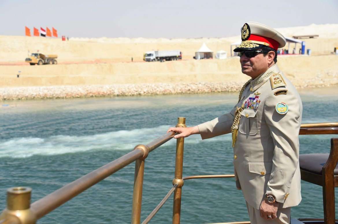 Al-Sisi en el canal de Suez