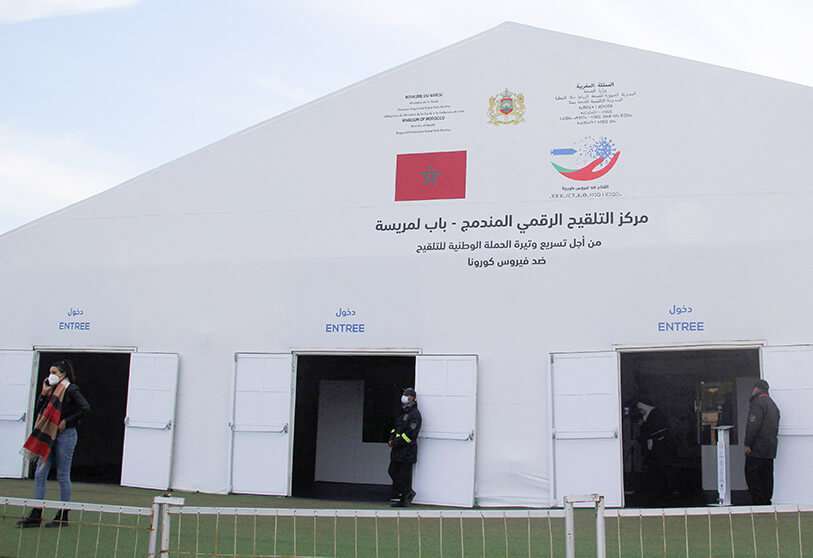 Centro de vacunación contra la enfermedad del coronavirus (COVID-19) en Sale, Marruecos