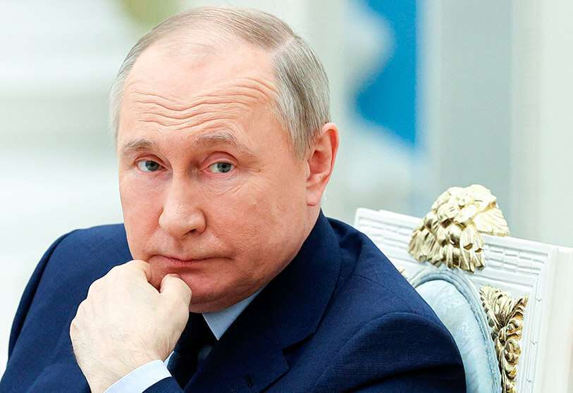 El presidente ruso Vladimir Putin escucha durante una reunión de la Junta de Supervisión de Rusia la Tierra de las Oportunidades en el Kremlin, en Moscú, Rusia, el 20 de abril de 2022 